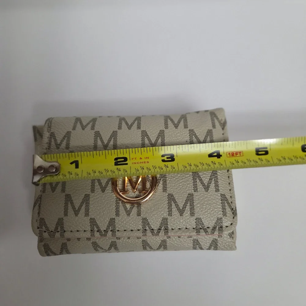 Unbranded compact trifold